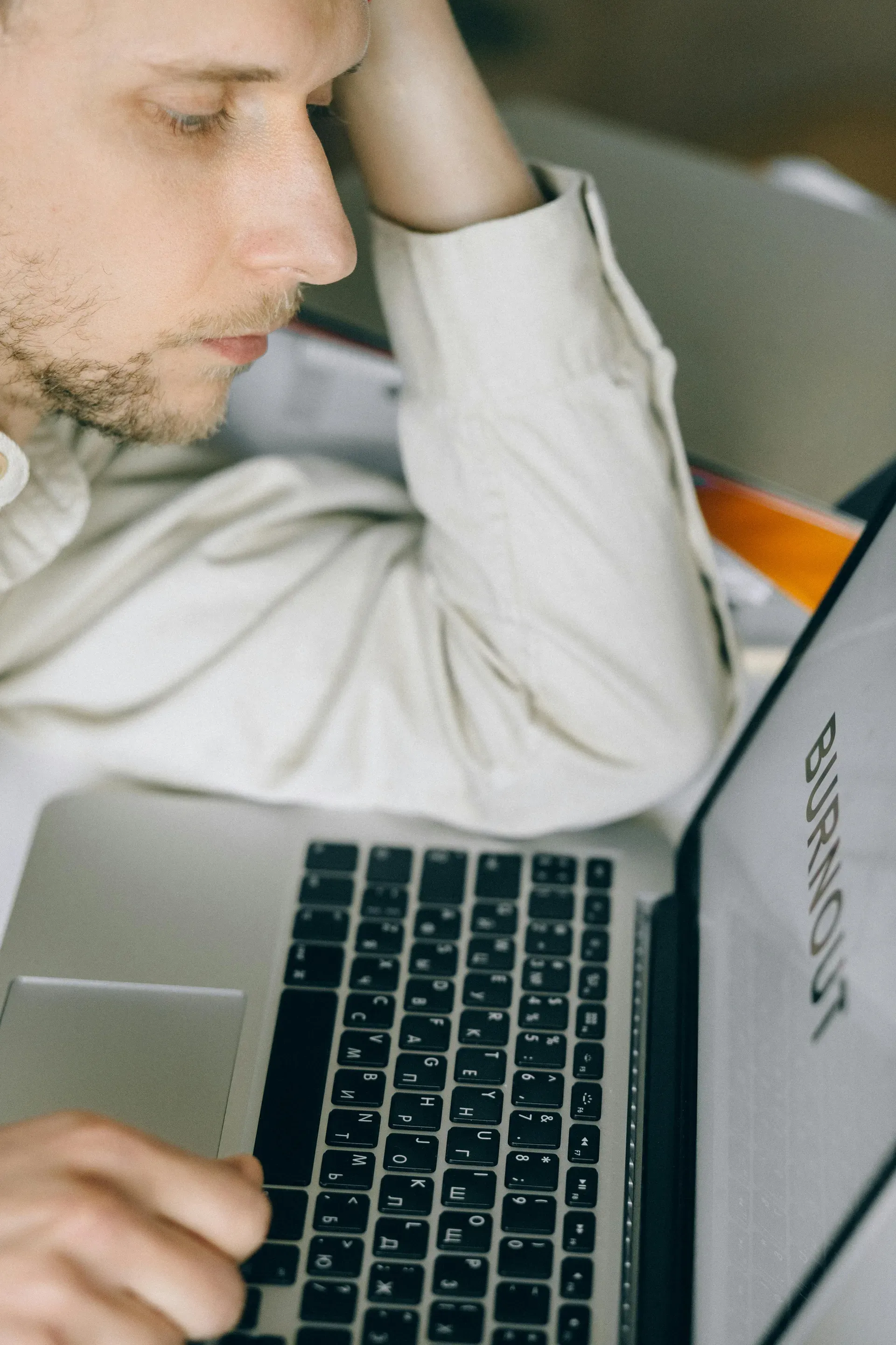 The Role of AI Therapy in Preventing Employee Burnout